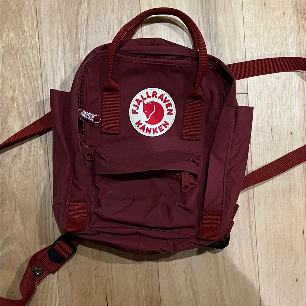 Mini size: Kånken Classic Backpack - Deep Red